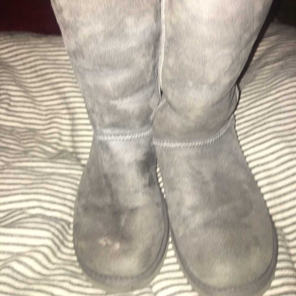 High Top UGGS - Picture 3 of 4